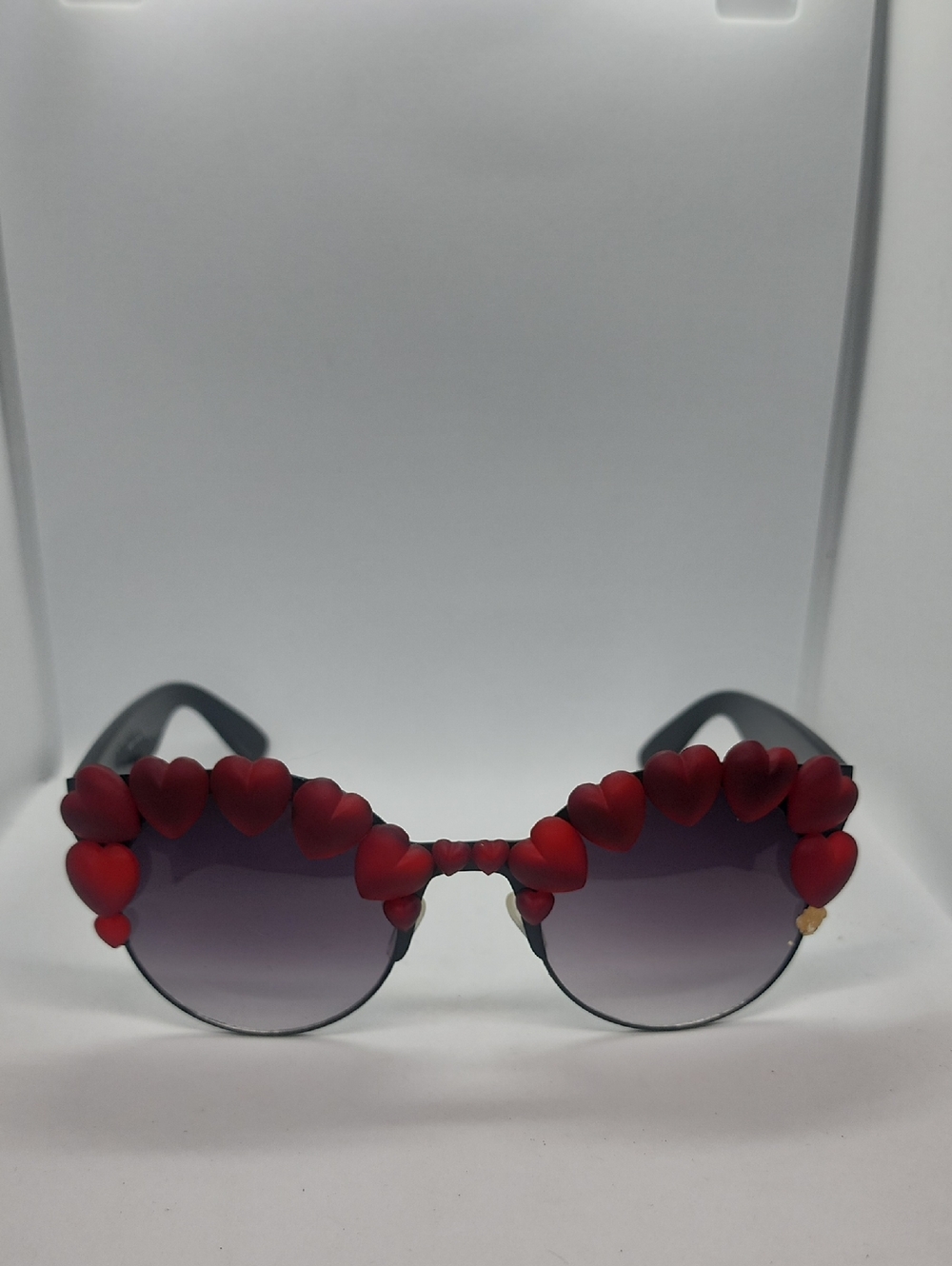 GASOLINE GLAMOUR RED HEART OF GLASS COCO ROUND SUNGLASSES